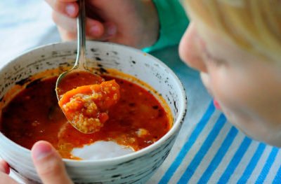 Pyszna, gęsta pomidorowa z jaglanką – też ją polubisz!