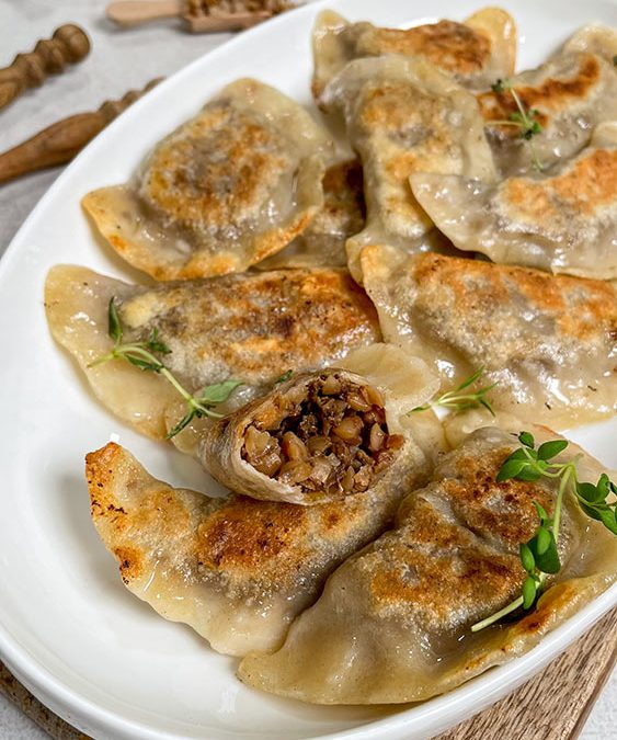 Pierogi z kaszą gryczaną i grzybami